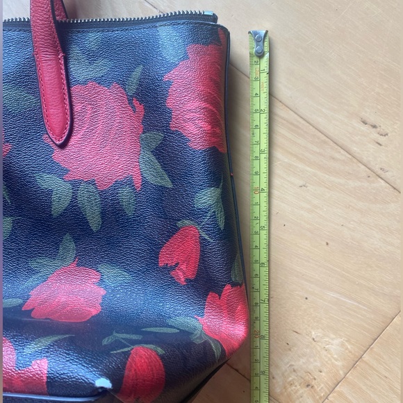 Rare red rose Coach purse - Picture 5 of 10